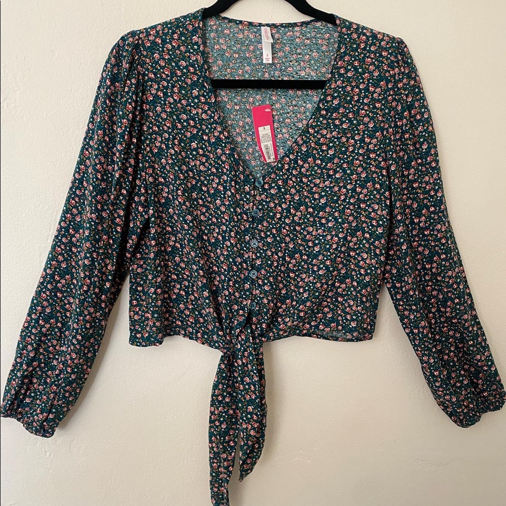Front tie floral top. Size S
*New with tags
